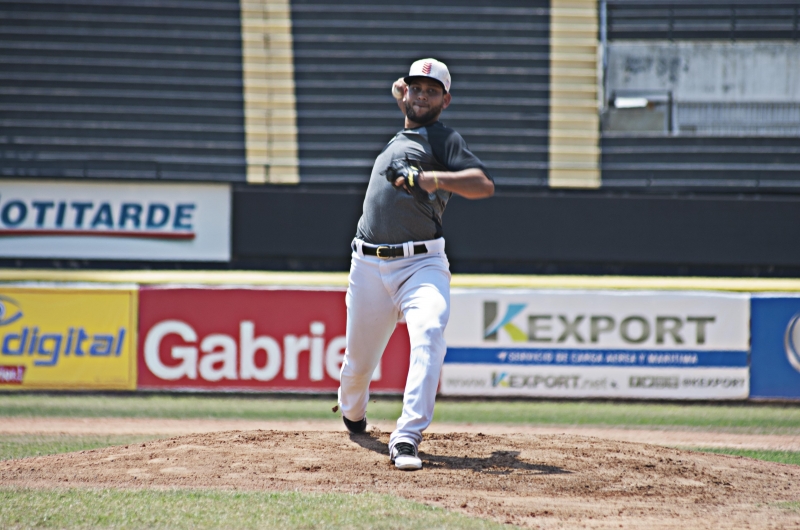 Henderson Álvarez firmó con Tigres de Quintana Roo