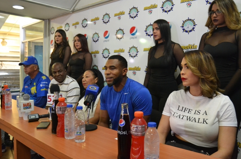 Endy Chávez anunció su retiro al término de la actual campaña