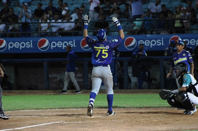 Alberth Martínez fue decisivo en el noveno triunfo de La Nave