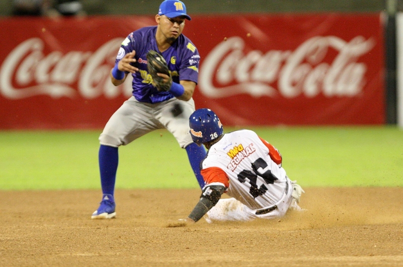 Los turcos no pudieron en el Universitario ante Tiburones