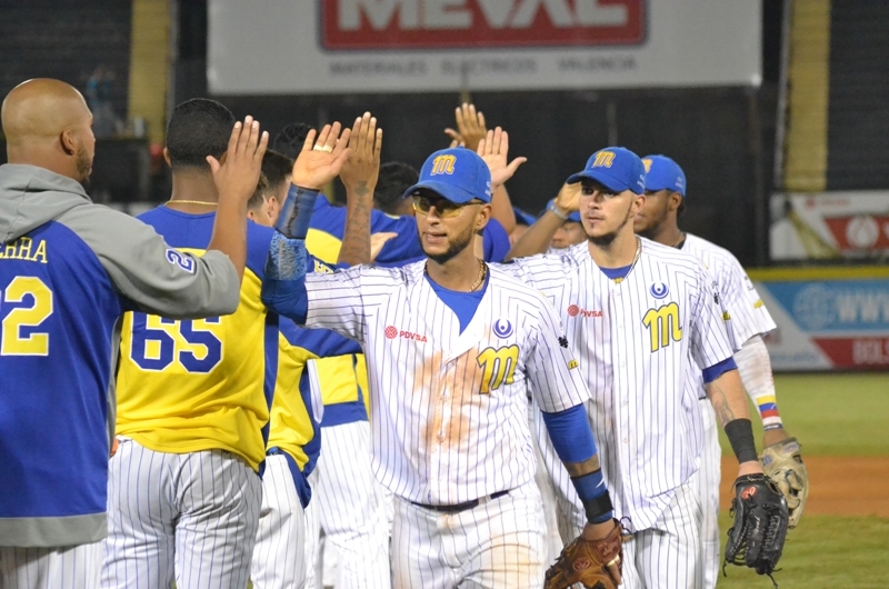 Magallanes barrió a Caribes en doble juego