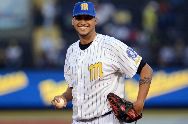 Omar Poveda llega a la nave en cambio con Bravos