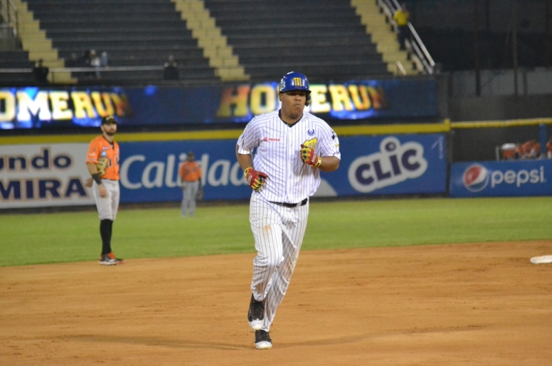 Magallanes remontó para imponerse a las Águilas