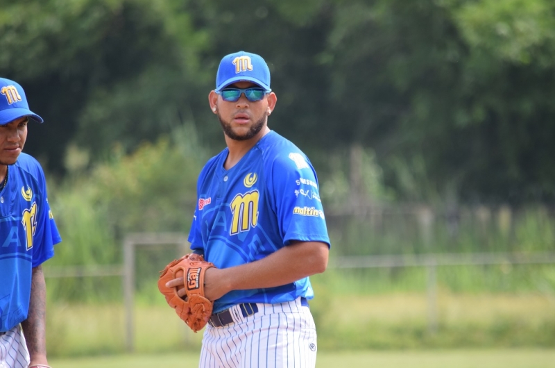 Henderson Álvarez pactó con los Nacionales de Washington