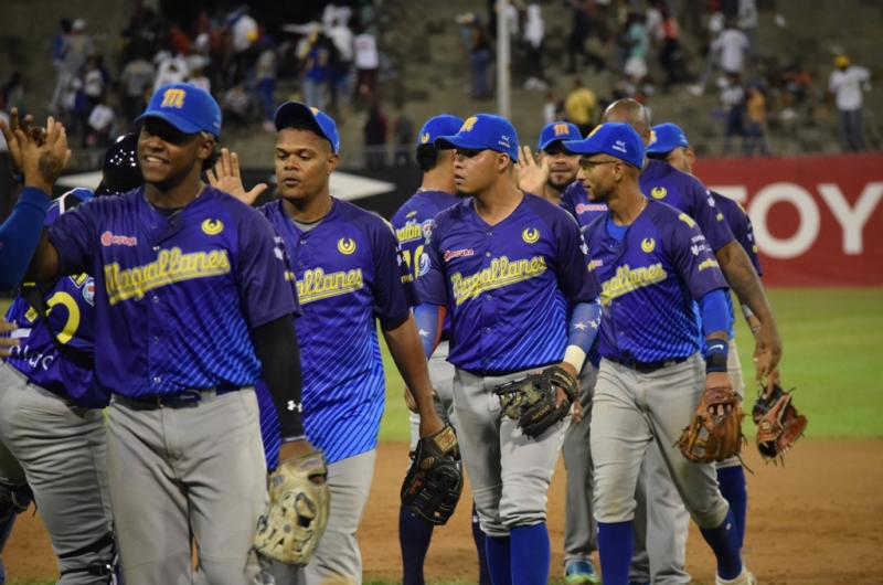 Magallanes dividió honores en Caracas ante Leones