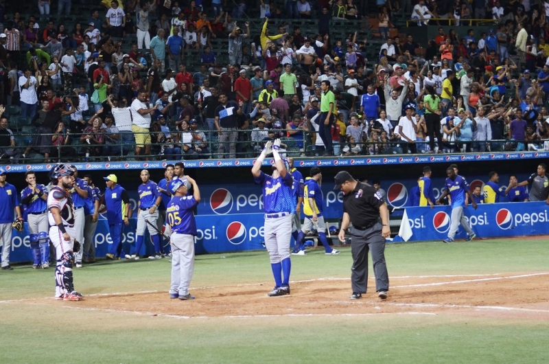 Jonrón de Alberth Martínez decidió triunfo ante Caribes