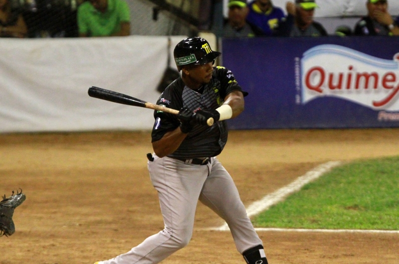 La nave ganó duelo de pitcheo a Tiburones