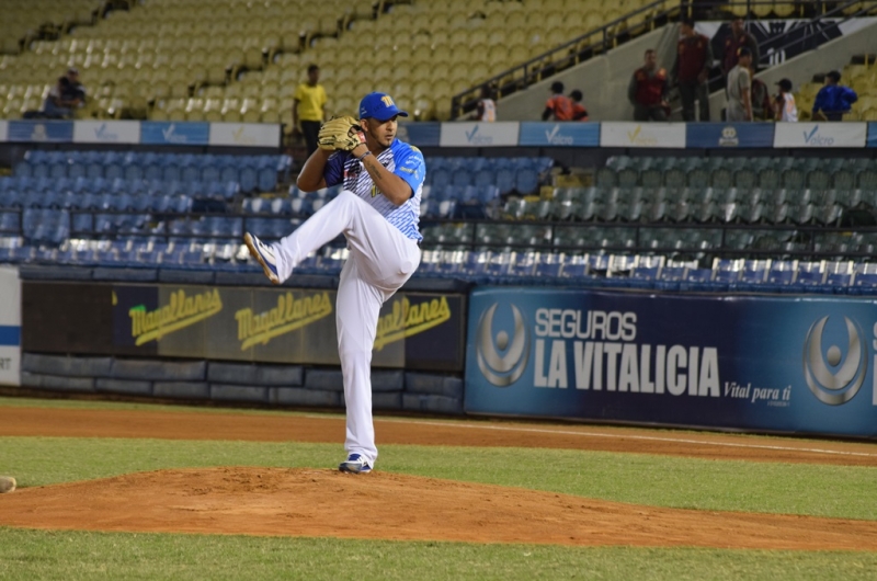 Wilfredo Boscán guió la victoria 28 de Magallanes