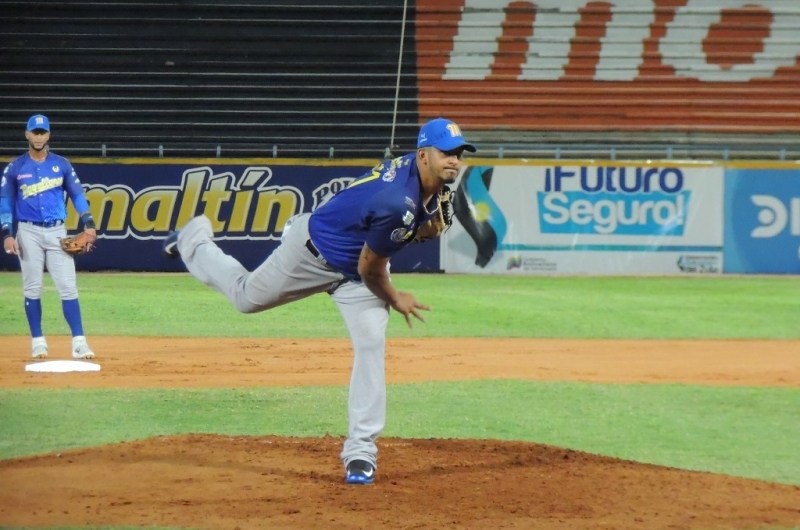 Magallanes asaltó la punta con victoria ante Águilas