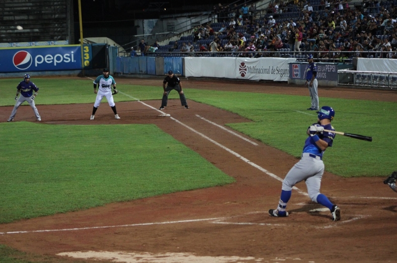 Magallanes cayó en la isla ante Bravos