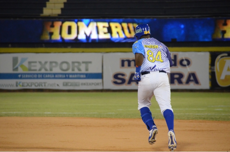 A fuerza de jonrones Magallanes se impuso a Tigres