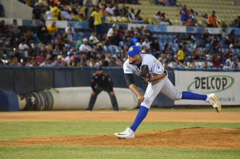 Magallanes dividió en la doble tanda ante Tigres