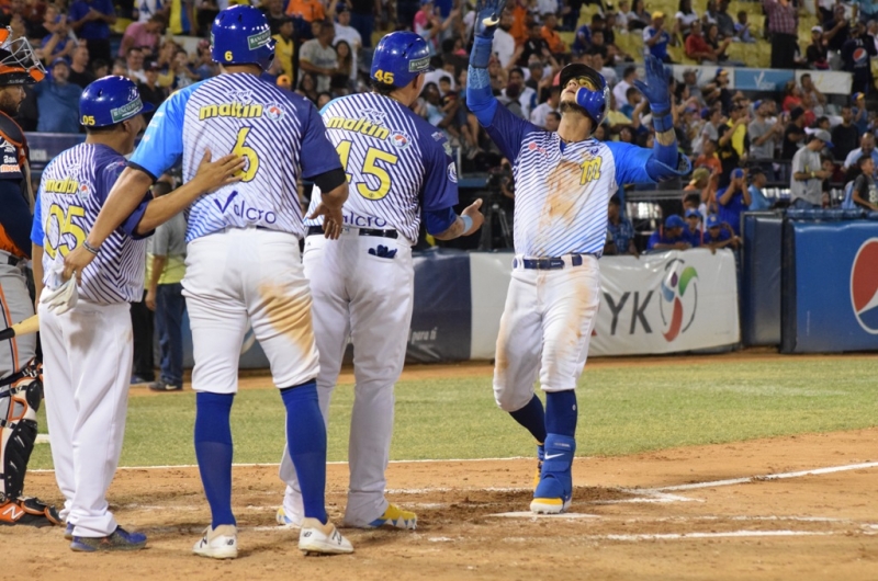 La nave vapuleó a Caribes en primer juego de play off