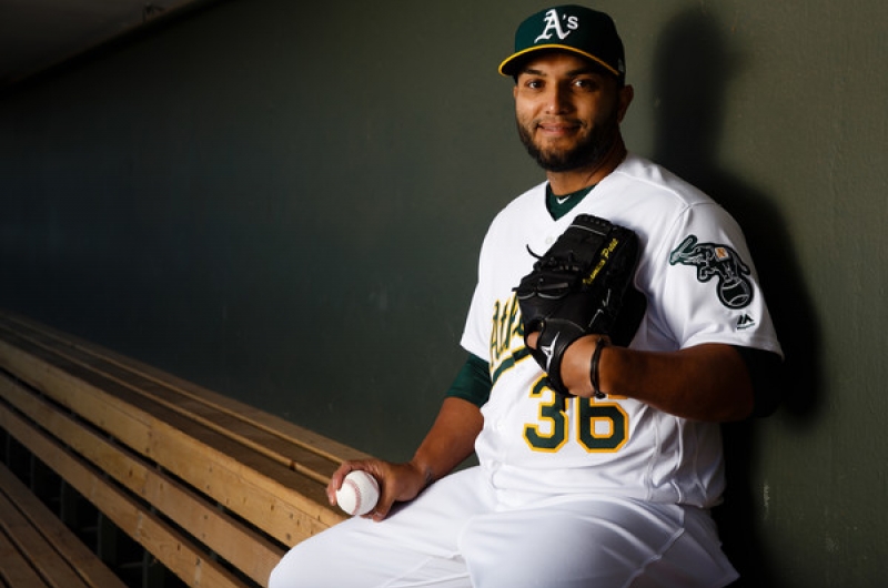 Yusmeiro Petit se reportó a los Atléticos