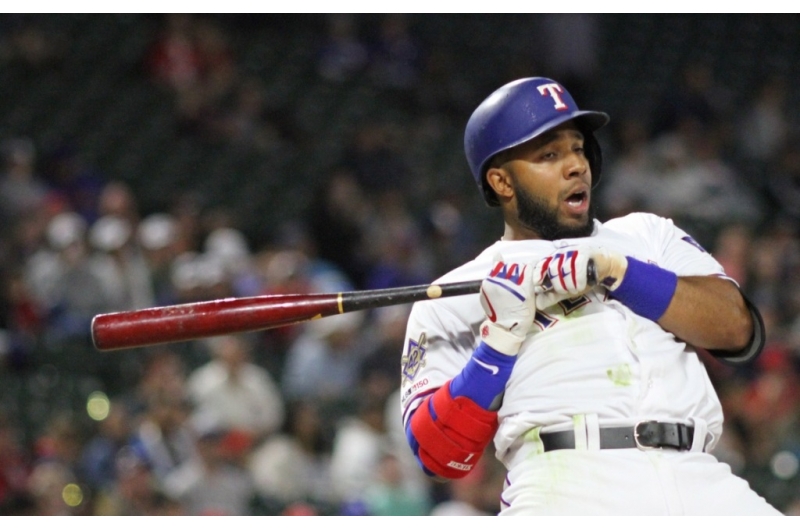 Elvis Andrus fue removido del juego por precaución
