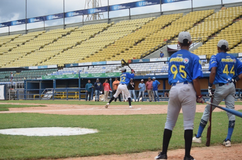 Inició primer Gran Showcase Magallanes y Wilmer Becerra
