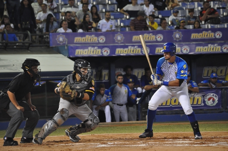 Magallanes cayó en Valencia frente al eterno rival