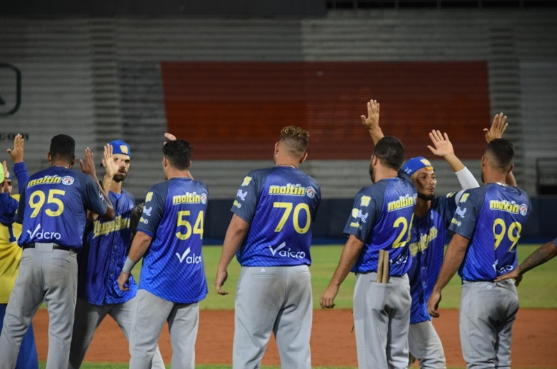 Pino dominó a Cardenales y la nave volvió a la victoria
