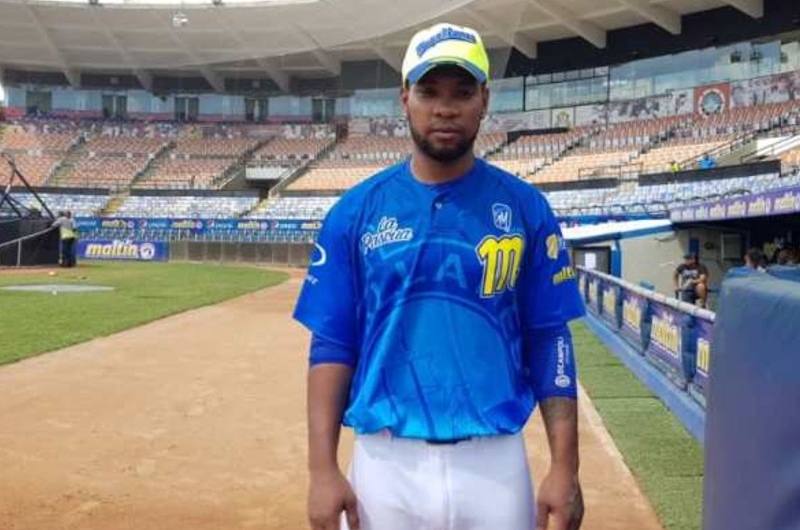 El campocorto dominicano Raúl Navarro abordó La Nave