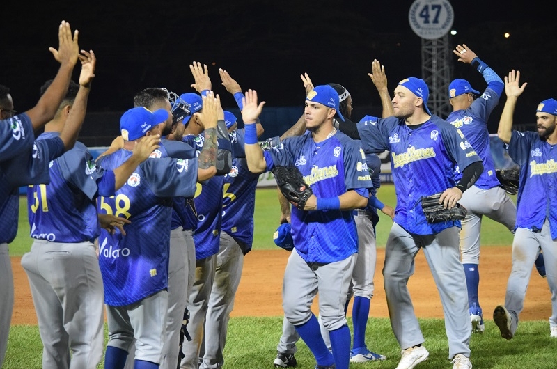 Pino guió nuevamente a Magallanes y el bullpen respondió con creces