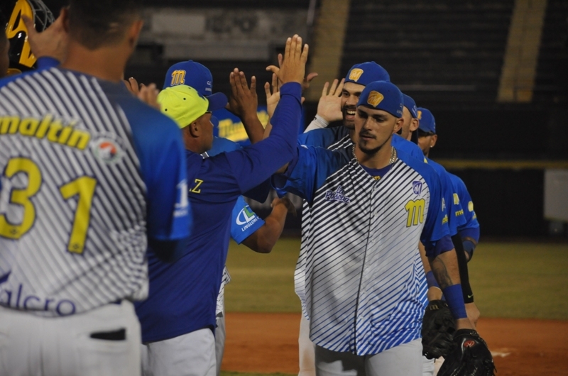 La Nave remontó y se impuso ante Tiburones por primera vez en la campaña