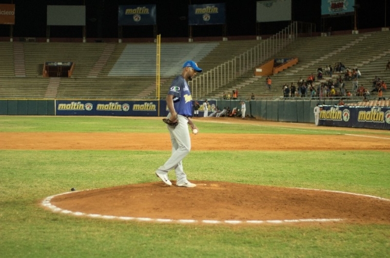 Navegantes asaltó el nido rapaz y pegó primero