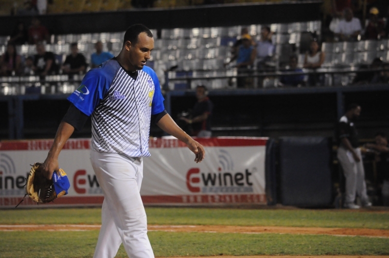 La nave cayó ante los insulares
