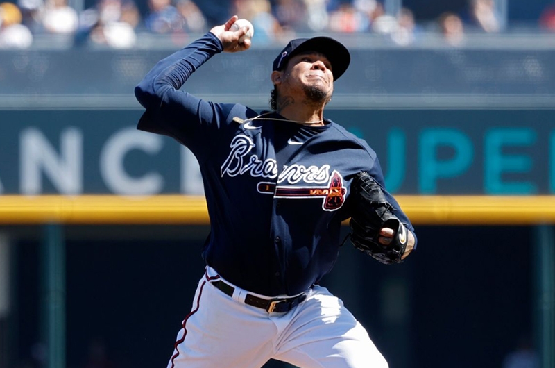 Félix Hernández y Yangervis Solarte buscan un cupo en el roster de los Bravos de Atlanta