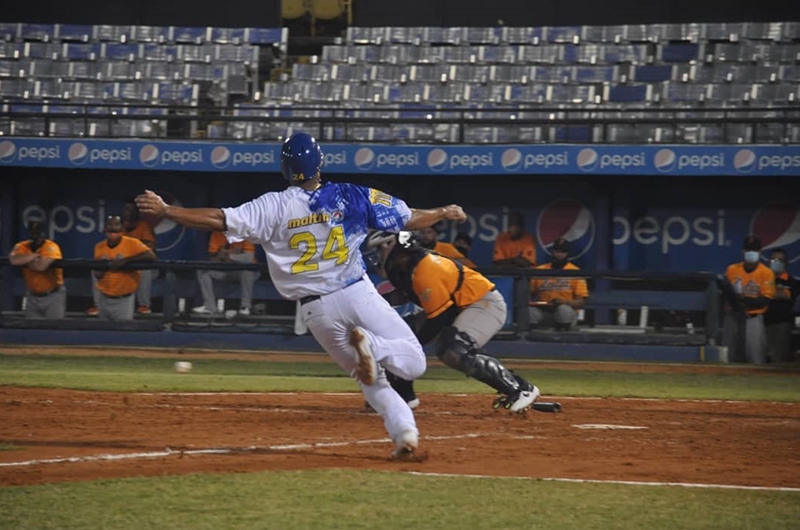 Magallanes logró su primera victoria de la campaña