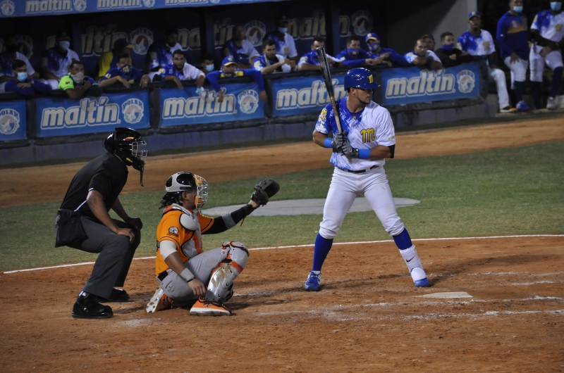 La nave barrió a Tiburones en doble tanda