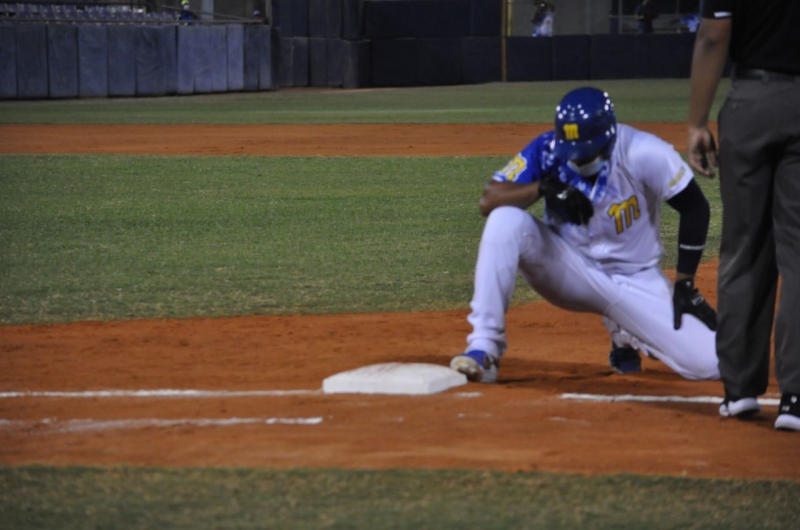 Águilas barrió a Magallanes en doble tanda