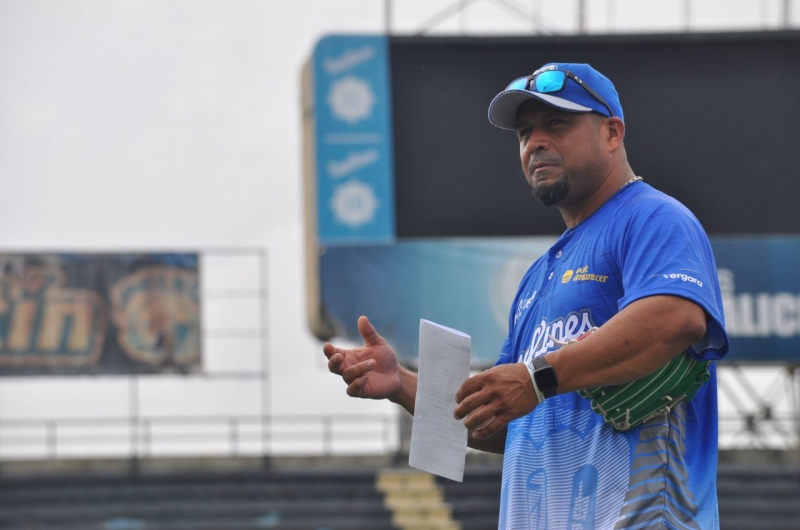 Wilfredo Romero tomó el timón y dirigió su primera práctica con Magallanes