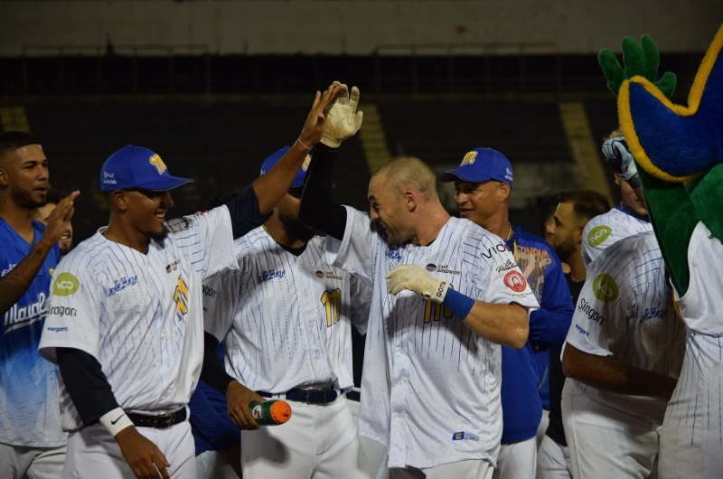 Magallanes inició la temporada con triunfo ante Águilas