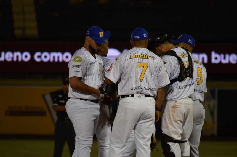 Magallanes no descifró a Jorgan Cavanerio en derrota ante Tiburones