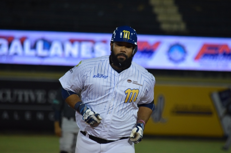 Con poderosa ofensiva Magallanes derrotó a Tiburones