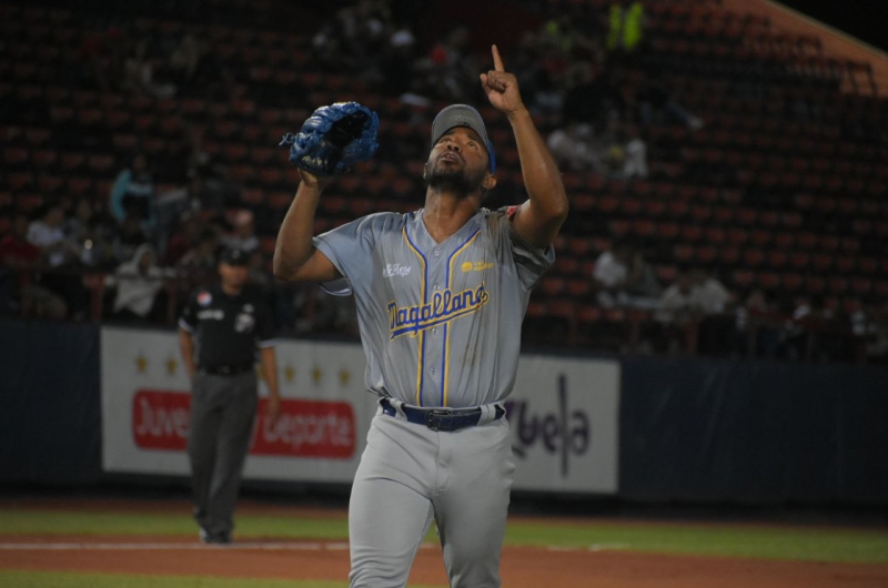 Magallanes ganó el primero de la doble tanda ante Cardenales
