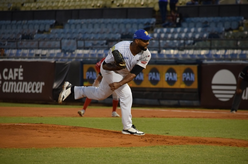 Robert Zárate y Nellie Rodríguez guiaron un nuevo triunfo turco