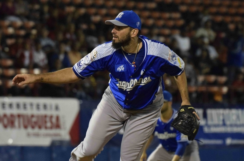 Jonathan Albaladejo será el coach de pitcheo de la nave