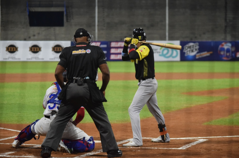 Magallanes fue blanqueado por los Tiburones