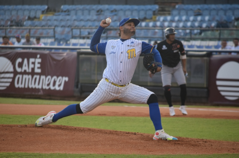 Leal condujo al Magallanes a puerto seguro ante Águilas
