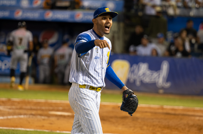 Leal y Rosario guiaron a la nave en victoria contra Leones