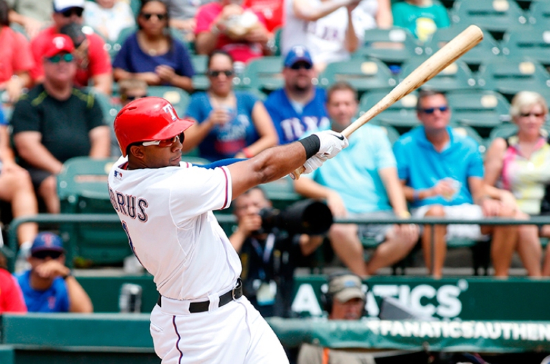 Elvis Andrus está encendido con el madero