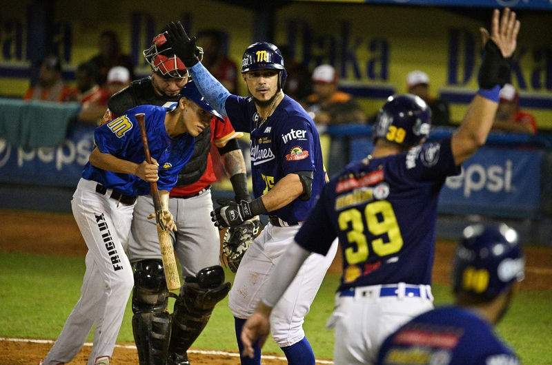 Jonrón de Martínez le dio vida al Magallanes