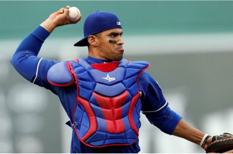Robinson Chirinos fue activado por los Rangers