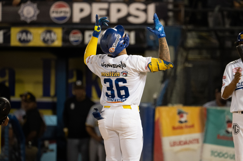 Magallanes apaleó al Caracas y aseguró serie particular