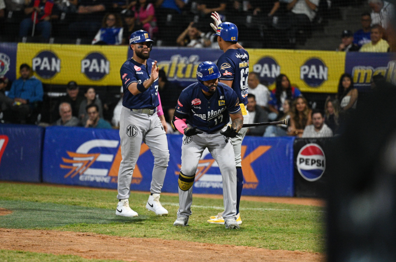 Magallanes dio gran paso al apalear a Tiburones