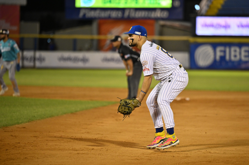 Magallanes cedió ante Bravos en Valencia