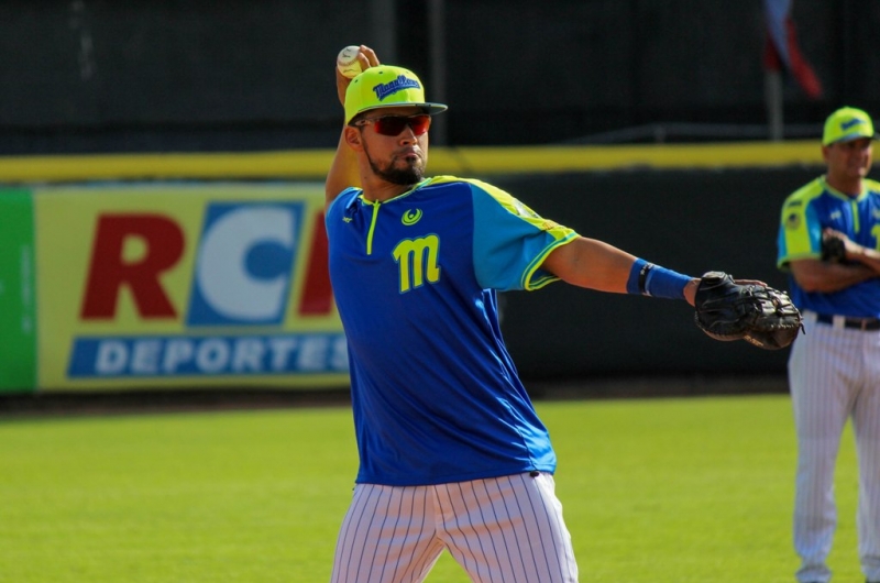 Robinson Chirinos comenzó su preparación con Magallanes