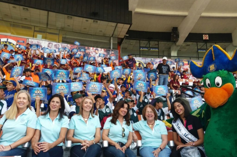 Magallanes donó implementos deportivos