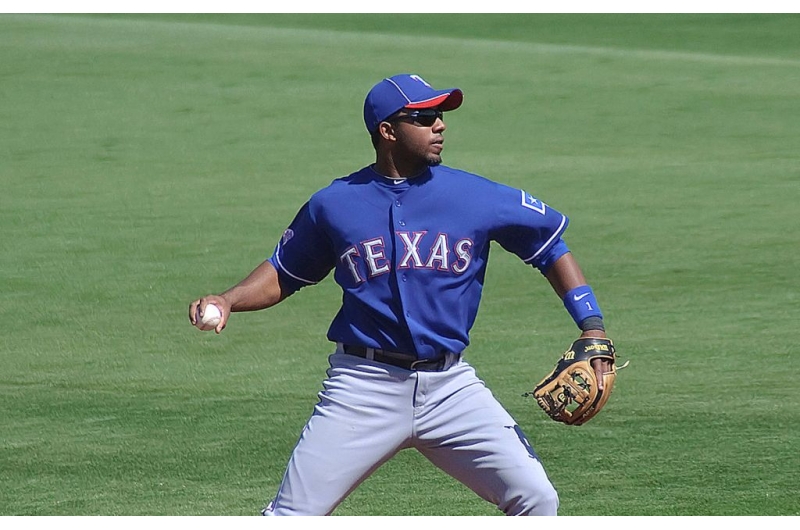 Elvis Andrus regresó a la acción con los Rangers